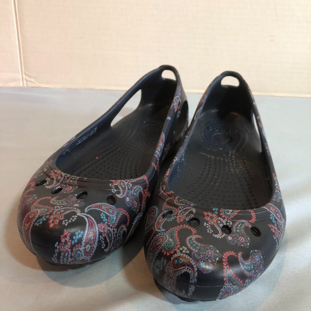 SIZE 5 Croc Floaters Blue Paisley Floral Kadee Flats